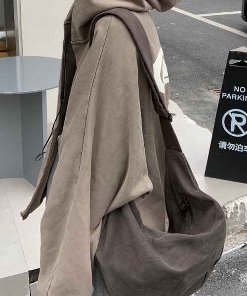 boemy(ボエミー)の「ヴィンテージライク ビッグ ショルダーバッグ(ショルダーバッグ・レディース・ブラウン・FREE)」の5枚目の写真