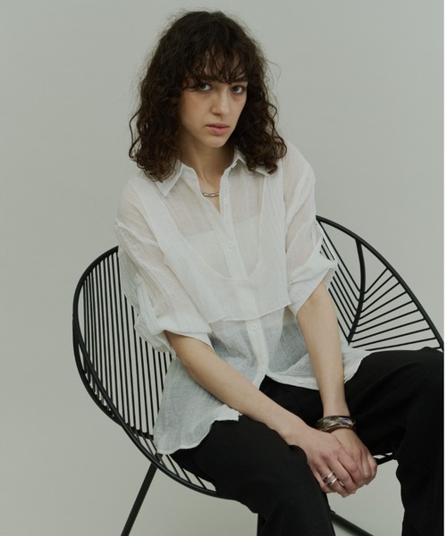 Plumel（プルメル）の「Wrinkle Sheer Bustier Shirt / リンクルシアービスチェシャツ（シャツ/ブラウス・レディース・ベージュ/オフホワイト/ブラウン・MEDIUM）」の2枚目の写真