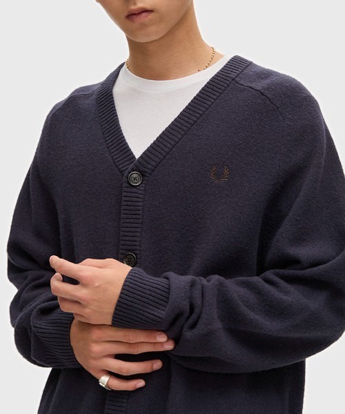 FRED PERRY(フレッドペリー)の「【先行予約受付中】Saddle Sleeve Cardigan/サドルスリーブカーディガン(カーディガン/ボレロ・メンズ・ネイビー・S/M/L)」の3枚目の写真