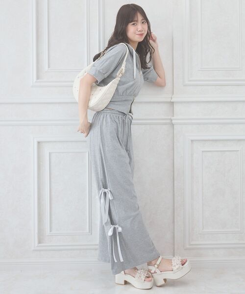 MAJESTIC LEGON（マジェスティックレゴン）の「サイドリボンキラキラロングパンツ（その他パンツ・レディース・グレー/ブラック/ピンクベージュ・MEDIUM）」の3枚目の写真