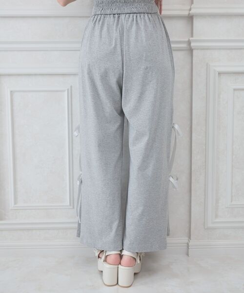 MAJESTIC LEGON（マジェスティックレゴン）の「サイドリボンキラキラロングパンツ（その他パンツ・レディース・グレー/ブラック/ピンクベージュ・MEDIUM）」の16枚目の写真