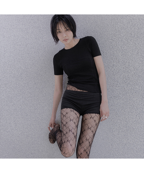 MEMUA(メムア)の「バランスアップラインハーフTシャツ(ブラック)(Tシャツ/カットソー・レディース・ブラック/カーキ/アイボリー・FREE)」の2枚目の写真