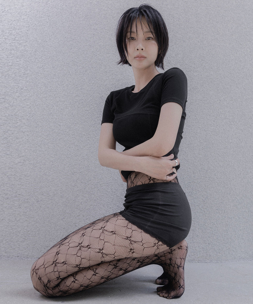 MEMUA(メムア)の「バランスアップラインハーフTシャツ(ブラック)(Tシャツ/カットソー・レディース・ブラック/カーキ/アイボリー・FREE)」の6枚目の写真