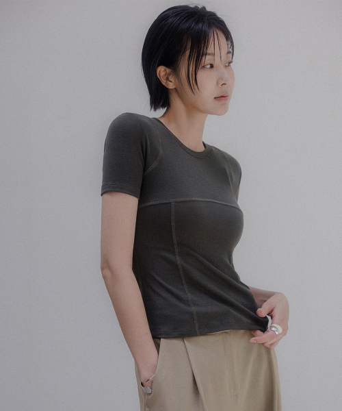 MEMUA(メムア)の「バランスアップラインハーフTシャツ(ブラック)(Tシャツ/カットソー・レディース・ブラック/カーキ/アイボリー・FREE)」の5枚目の写真