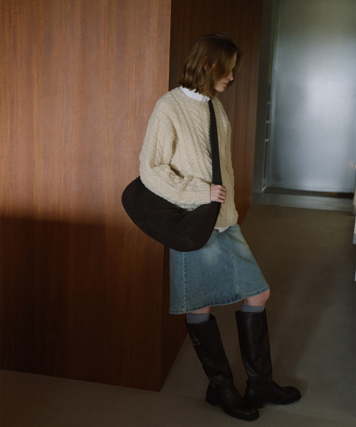 OVHEE(オヴェイ)の「エルバ ホーボーバッグ Elva Hobo Bag(ショルダーバッグ・レディース・サンドベージュ/ダークブラウン/ブラック・FREE)」の5枚目の写真
