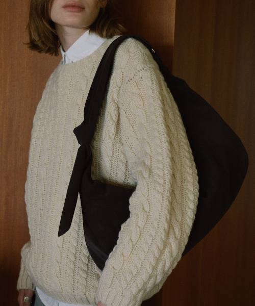 OVHEE(オヴェイ)の「エルバ ホーボーバッグ Elva Hobo Bag(ショルダーバッグ・レディース・サンドベージュ/ダークブラウン/ブラック・FREE)」の6枚目の写真