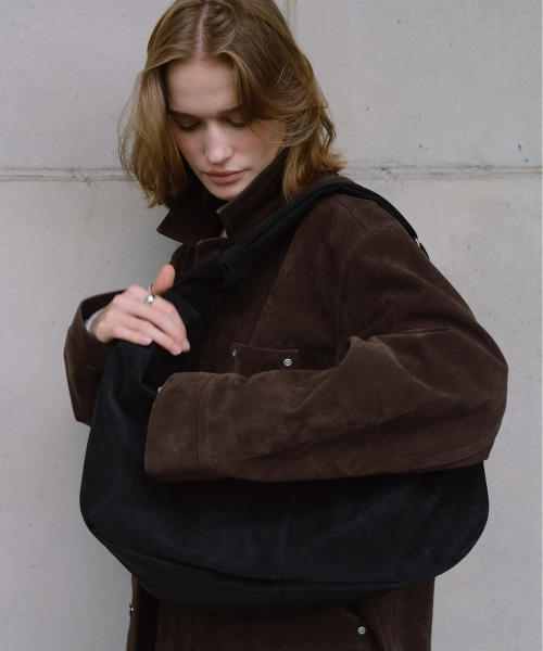 OVHEE(オヴェイ)の「エルバ ホーボーバッグ Elva Hobo Bag(ショルダーバッグ・レディース・サンドベージュ/ダークブラウン/ブラック・FREE)」の9枚目の写真