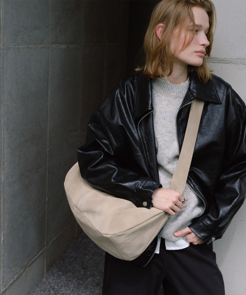 OVHEE(オヴェイ)の「エルバ ホーボーバッグ Elva Hobo Bag(ショルダーバッグ・レディース・サンドベージュ/ダークブラウン/ブラック・FREE)」の15枚目の写真
