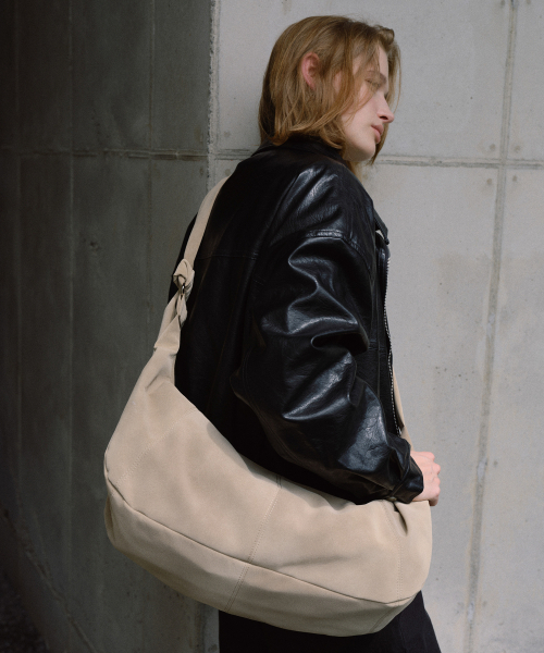 OVHEE(オヴェイ)の「エルバ ホーボーバッグ Elva Hobo Bag(ショルダーバッグ・レディース・サンドベージュ/ダークブラウン/ブラック・FREE)」の18枚目の写真