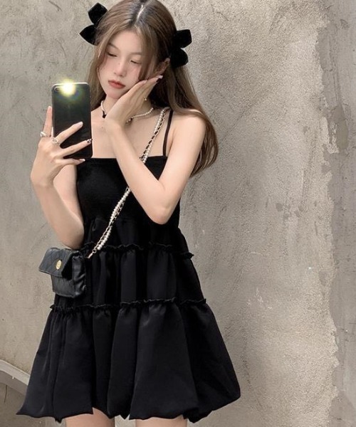 MELT(メルト)の「バルーンティアードキャミワンピース(ワンピース・レディース・ブラック・FREE)」の4枚目の写真