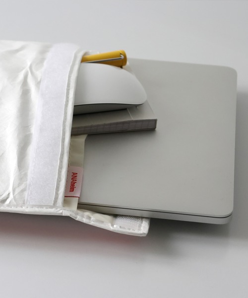 HIGHTIDE（ハイタイド）の「ANAheim アナハイム Laptop Sleeve Stripes 16inch ラップトップスリーブストライプス 16インチ PCケース（PC・タブレットケース・レディース・ブルー/レッド・FREE）」の6枚目の写真