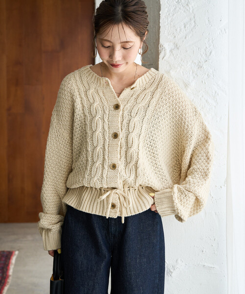 FREAK'S STORE(フリークスストア)の「限定展開 リボン ウエストマーク ケーブルニット カーディガン(ニット/セーター・レディース・サックスブルー/ブラック/ナチュラル・フリ-)」の6枚目の写真