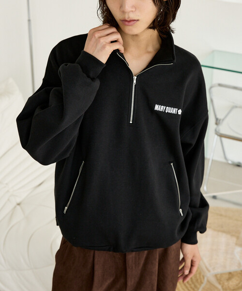 MARY QUANT(マリークワント)の「MARY QUANT × PUBLUX/マリークワント <ユニセックス>別注 裏起毛 配色 ハーフジップ ロゴ スウェット 限定展開(スウェット・メンズ・ブラック/チャコールグレー/ライトグレー・SMALL/MEDIUM/LARGE)」の4枚目の写真
