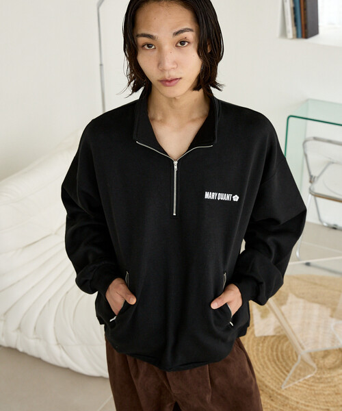MARY QUANT(マリークワント)の「MARY QUANT × PUBLUX/マリークワント <ユニセックス>別注 裏起毛 配色 ハーフジップ ロゴ スウェット 限定展開(スウェット・メンズ・ブラック/チャコールグレー/ライトグレー・SMALL/MEDIUM/LARGE)」の6枚目の写真