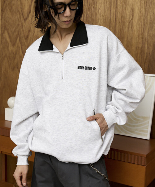 MARY QUANT(マリークワント)の「MARY QUANT × PUBLUX/マリークワント <ユニセックス>別注 裏起毛 配色 ハーフジップ ロゴ スウェット 限定展開(スウェット・メンズ・ブラック/チャコールグレー/ライトグレー・SMALL/MEDIUM/LARGE)」の13枚目の写真