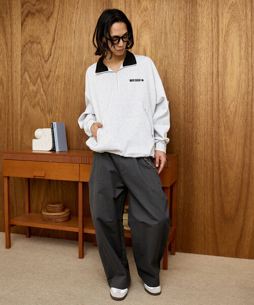 MARY QUANT(マリークワント)の「MARY QUANT × PUBLUX/マリークワント <ユニセックス>別注 裏起毛 配色 ハーフジップ ロゴ スウェット 限定展開(スウェット・メンズ・ブラック/チャコールグレー/ライトグレー・SMALL/MEDIUM/LARGE)」の14枚目の写真