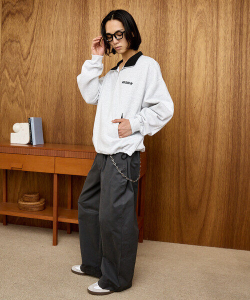 MARY QUANT(マリークワント)の「MARY QUANT × PUBLUX/マリークワント <ユニセックス>別注 裏起毛 配色 ハーフジップ ロゴ スウェット 限定展開(スウェット・メンズ・ブラック/チャコールグレー/ライトグレー・SMALL/MEDIUM/LARGE)」の15枚目の写真