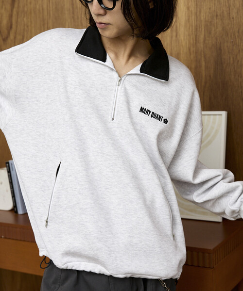 MARY QUANT(マリークワント)の「MARY QUANT × PUBLUX/マリークワント <ユニセックス>別注 裏起毛 配色 ハーフジップ ロゴ スウェット 限定展開(スウェット・メンズ・ブラック/チャコールグレー/ライトグレー・SMALL/MEDIUM/LARGE)」の17枚目の写真