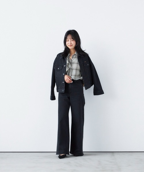 YANUK(ヤヌーク)の「ワイドフレア"LYDIA"(デニムパンツ・レディース・ブラック・26inch/25inch/24inch/23inch/21inch)」の1枚目の写真
