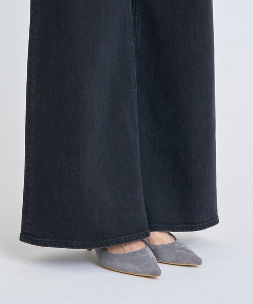 YANUK(ヤヌーク)の「ワイドフレア"LYDIA"(デニムパンツ・レディース・ブラック・26inch/25inch/24inch/23inch/21inch)」の3枚目の写真