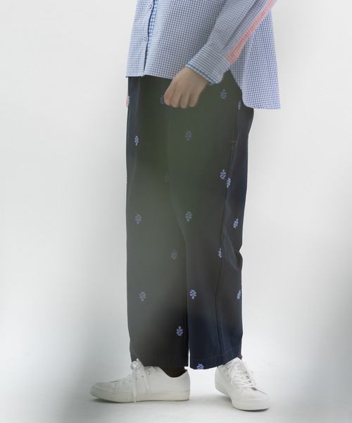 nop de nod（ノップドゥノッド）の「ユーカリ刺繍チノクロス・デニムパンツ（その他パンツ・レディース・ベージュ/ネイビー/インディゴブルー・3）」の8枚目の写真