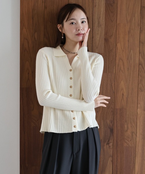 J by blue（ジェイバイブルー）の「スキッパーリブカーディガン（カーディガン/ボレロ・レディース・アイボリー/ベージュ/グレー・MEDIUM）」の4枚目の写真