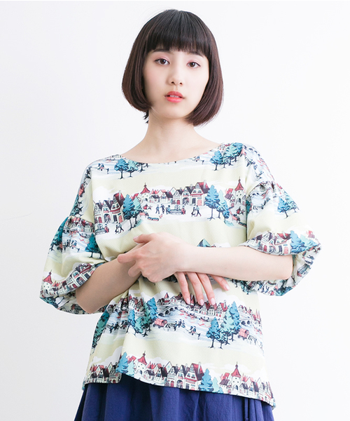 MERLOT（メルロー）の「街の弾き語り柄フレアスリーブトップス9046（シャツ/ブラウス・レディース・イエロー/グリーン・FREE）」の2枚目の写真