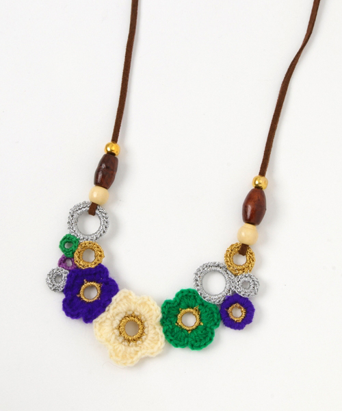 チャイハネ(チャイハネ)の「【チャイハネ】クロッシェレースフラワーネックレス(ネックレス・レディース・パープル/ピンク/ブルー・FREE)」の8枚目の写真
