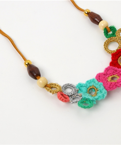 チャイハネ(チャイハネ)の「【チャイハネ】クロッシェレースフラワーネックレス(ネックレス・レディース・パープル/ピンク/ブルー・FREE)」の6枚目の写真