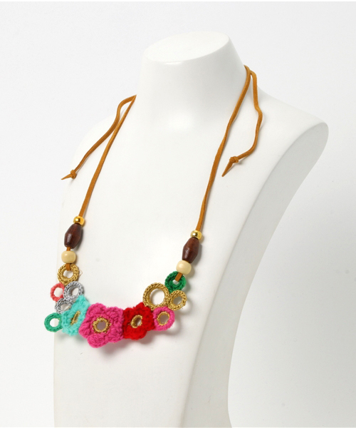 チャイハネ(チャイハネ)の「【チャイハネ】クロッシェレースフラワーネックレス(ネックレス・レディース・パープル/ピンク/ブルー・FREE)」の9枚目の写真