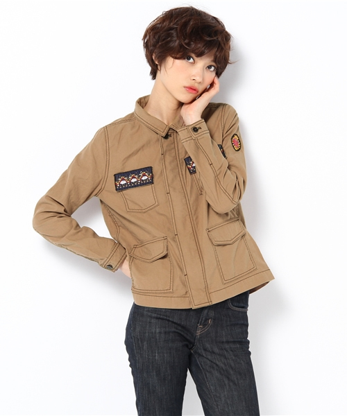 DISCOAT(ディスコート)の「ビジューテープ付ミリタリーコート(ミリタリージャケット・レディース・キャメル/カーキ・フリ-)」の2枚目の写真