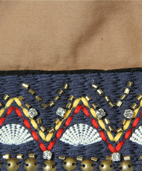 DISCOAT(ディスコート)の「ビジューテープ付ミリタリーコート(ミリタリージャケット・レディース・キャメル/カーキ・フリ-)」の14枚目の写真