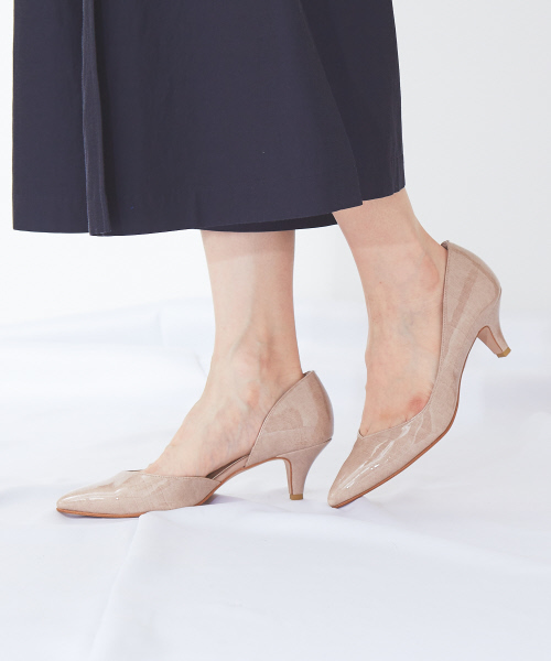 Au BANNISTER（オゥバニスター）の「50mmポインテッドセパレートパンプス（パンプス・レディース・ブラック/ベージュ/イエロー/カーキ・34/35/36/37/38/39/40）」の5枚目の写真