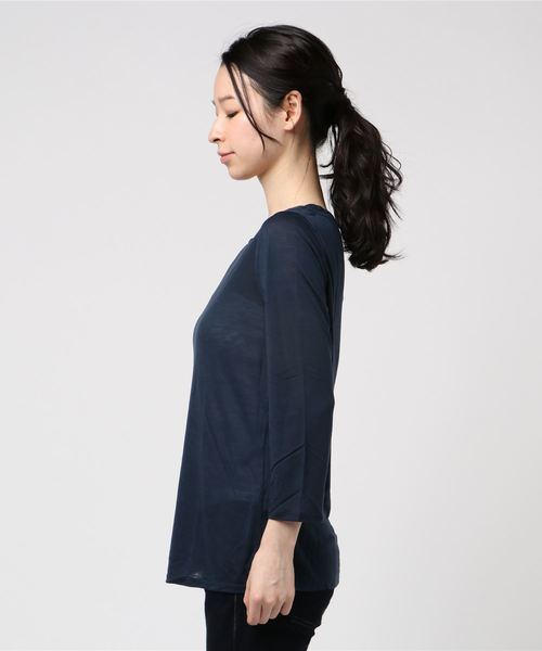 three dots(スリードッツ)の「テンセル ボートネック 七分袖(Tシャツ/カットソー・レディース・ネイビー/グレイッシュベージュ/ホワイト・MEDIUM/SMALL)」の4枚目の写真