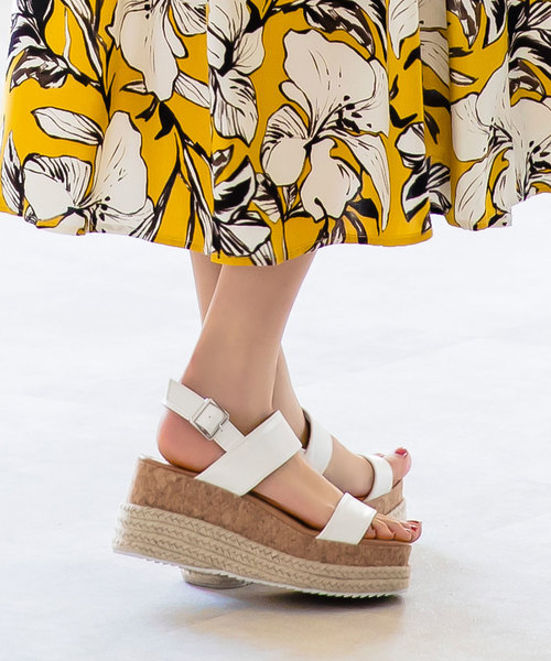 KOBE LETTUCE（コウベレタス）の「厚底2ベルト異素材ウェッジサンダル（サンダル・レディース・ホワイト/グレイッシュベージュ/ブラック/ベージュ/ガンメタ・L/LL/M/S）」の21枚目の写真