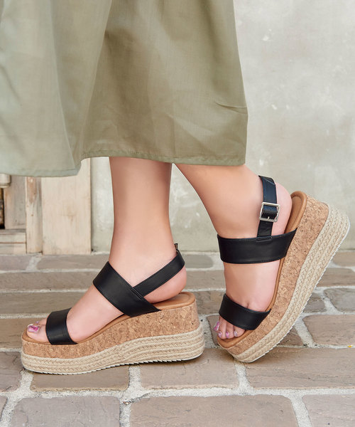 KOBE LETTUCE（コウベレタス）の「厚底2ベルト異素材ウェッジサンダル（サンダル・レディース・ホワイト/グレイッシュベージュ/ブラック/ベージュ/ガンメタ・L/LL/M/S）」の19枚目の写真