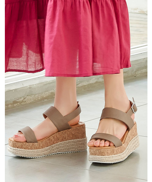 KOBE LETTUCE（コウベレタス）の「厚底2ベルト異素材ウェッジサンダル（サンダル・レディース・ホワイト/グレイッシュベージュ/ブラック/ベージュ/ガンメタ・L/LL/M/S）」の16枚目の写真