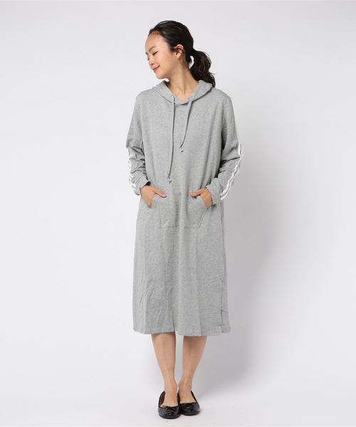 SPIGA(スピーガ)の「袖ラインパーカーワンピ(ワンピース・レディース・ホワイト/ブラック/グレー・FREE)」の8枚目の写真