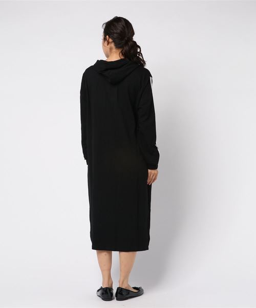 SPIGA(スピーガ)の「袖ラインパーカーワンピ(ワンピース・レディース・ホワイト/ブラック/グレー・FREE)」の5枚目の写真