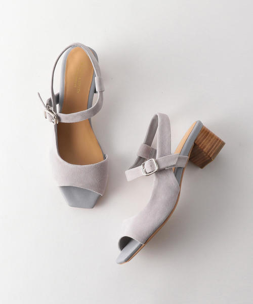 BEAUTY&YOUTH UNITED ARROWS(ビューティーアンドユースユナイテッドアローズ)の「BY スエードカーブストラップサンダル о(サンダル・レディース・ライトグレー/ブラック・37h/37/35h/36h/36)」の3枚目の写真