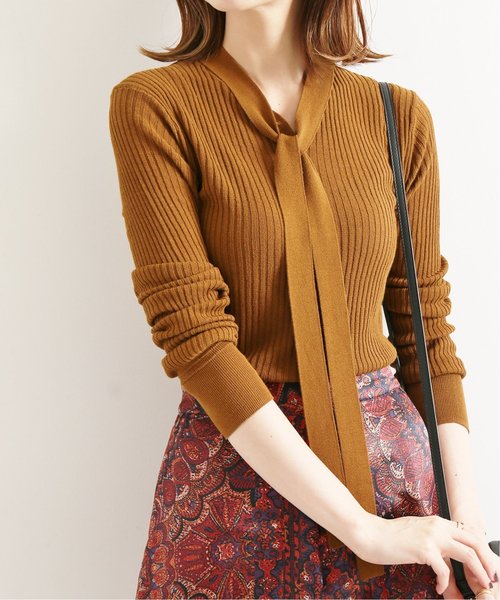 IENA LA BOUCLE(イエナラブークル)の「IENA LA BOUCLE laspalmas タイ付きヘンリーネックニット◆(ニット/セーター・レディース・ベージュ/ネイビー/ブラウン/ピンク・FREE)」の1枚目の写真