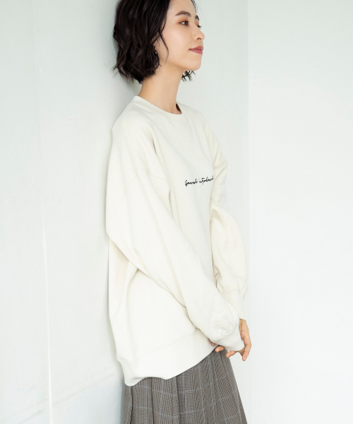 LOWRYS FARM（ローリーズファーム）の「シンプルロゴウラケプルオーバー　860115（スウェット・レディース・アイボリー/ブラック/ブラウン/スモークピンク/ベージュ/ミント・FREE）」の2枚目の写真