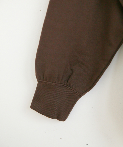 LOWRYS FARM（ローリーズファーム）の「シンプルロゴウラケプルオーバー　860115（スウェット・レディース・アイボリー/ブラック/ブラウン/スモークピンク/ベージュ/ミント・FREE）」の9枚目の写真