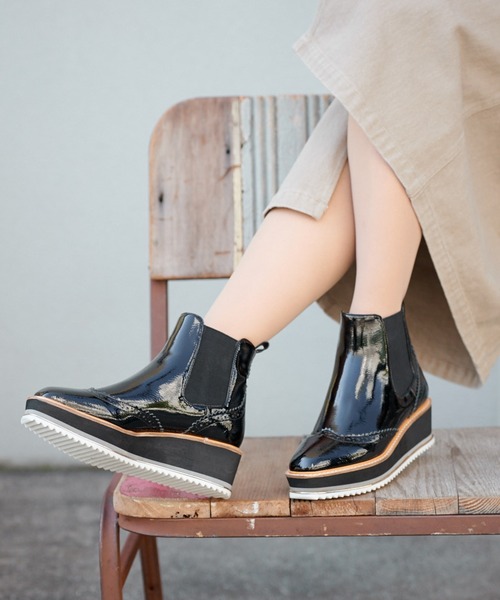 V SEVEN TWELVE THIRTY(ヴィセヴントゥエルヴサーティ)の「サイドゴアショートブーツ(ブーツ・レディース・ブラック/ダークブラウン/ブラック系その他・S/M/L)」の3枚目の写真