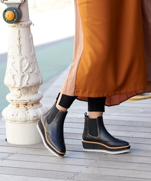 V SEVEN TWELVE THIRTY(ヴィセヴントゥエルヴサーティ)の「サイドゴアショートブーツ(ブーツ・レディース・ブラック/ダークブラウン/ブラック系その他・S/M/L)」の2枚目の写真