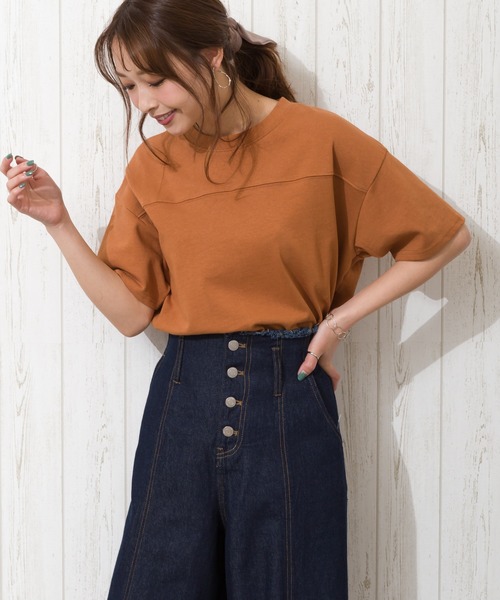 SpRay（スプレイ）の「切替ラウンド　Ｔシャツ（Tシャツ/カットソー・レディース・オレンジ/オフホワイト/チャコールグレー/グレイッシュベージュ/ブラック/ブラウン/カーキ/パープル・FREE）」の2枚目の写真