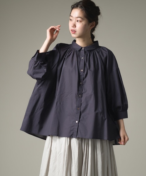 OMNES（オムネス）の「コットンボイルギャザーブラウス（シャツ/ブラウス・レディース・チャコールグレー/ライトグレー/ベージュ・FREE）」の2枚目の写真