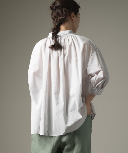 OMNES（オムネス）の「コットンボイルギャザーブラウス（シャツ/ブラウス・レディース・チャコールグレー/ライトグレー/ベージュ・FREE）」の4枚目の写真