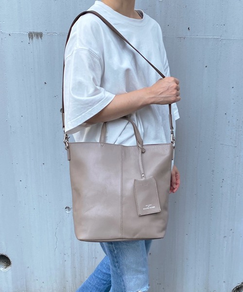 THIS TABLE BY BEAU'RE SECOND(ヴュレセカンド)の「BEAURE SECOND ヴュレ セカンド カウレザー 2WAY ショルダー トートバッグ(トートバッグ)」|グレー