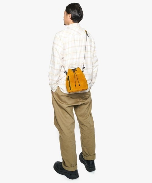 AS2OV(アッソブ)の「AS2OV (アッソブ) WATER PROOF SUEDE DRAWSTRING BAG / 巾着 バッグ(ショルダーバッグ・メンズ・ブラック/ネイビー/カーキ/マスタード/ワインレッド/チョコ/ターコイズブルー/グレー/オレンジ/キャメル・FREE)」の11枚目の写真